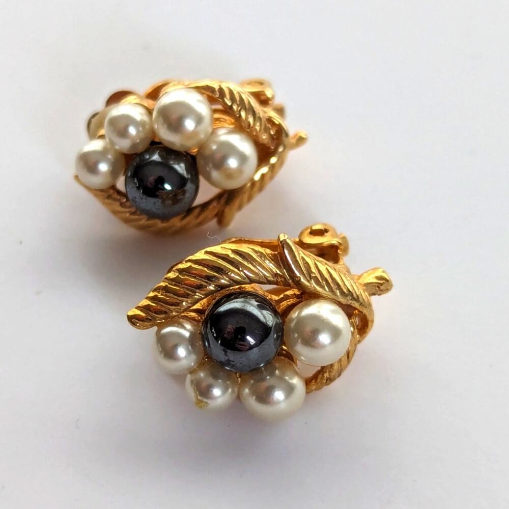 Vintage Gold Tone Faux Pearl Delicate Leaf Chic Clip On Earrings